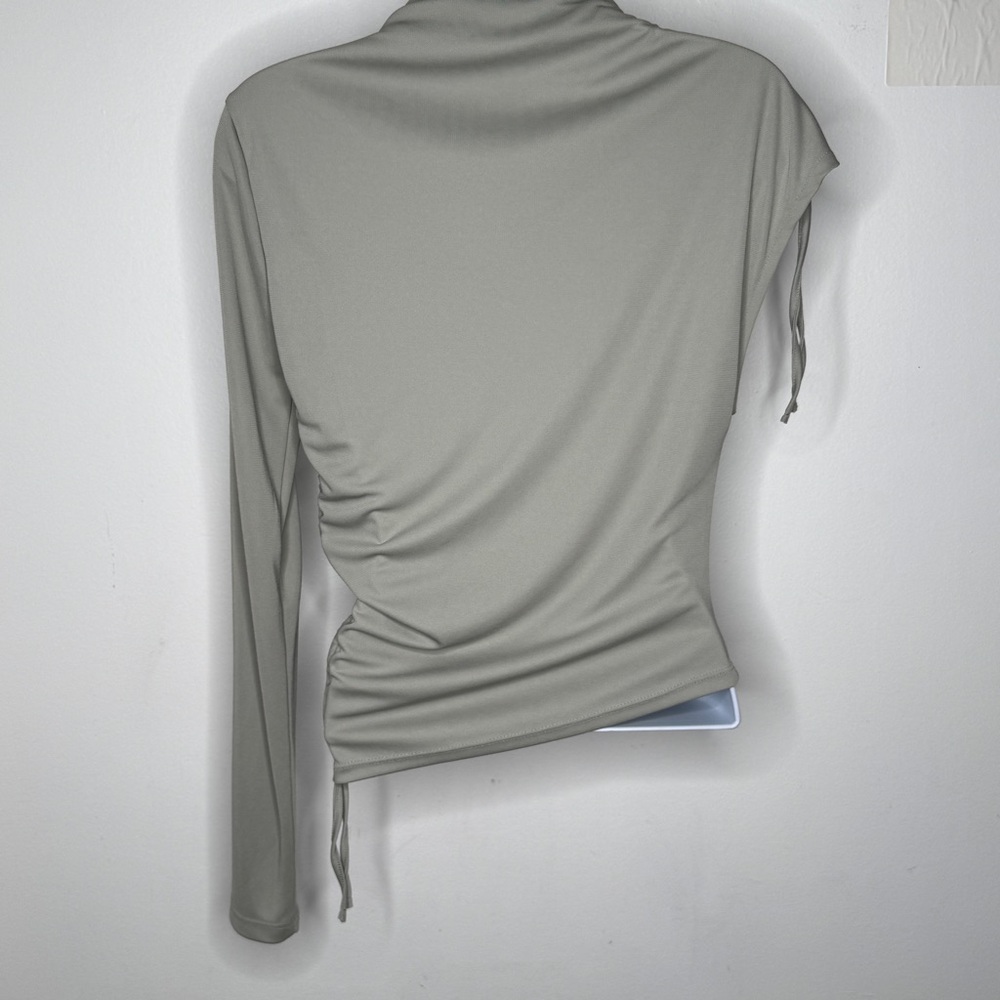 Zara Green Asymmetrical Long Sleeve Blouse - Picture 2 of 4